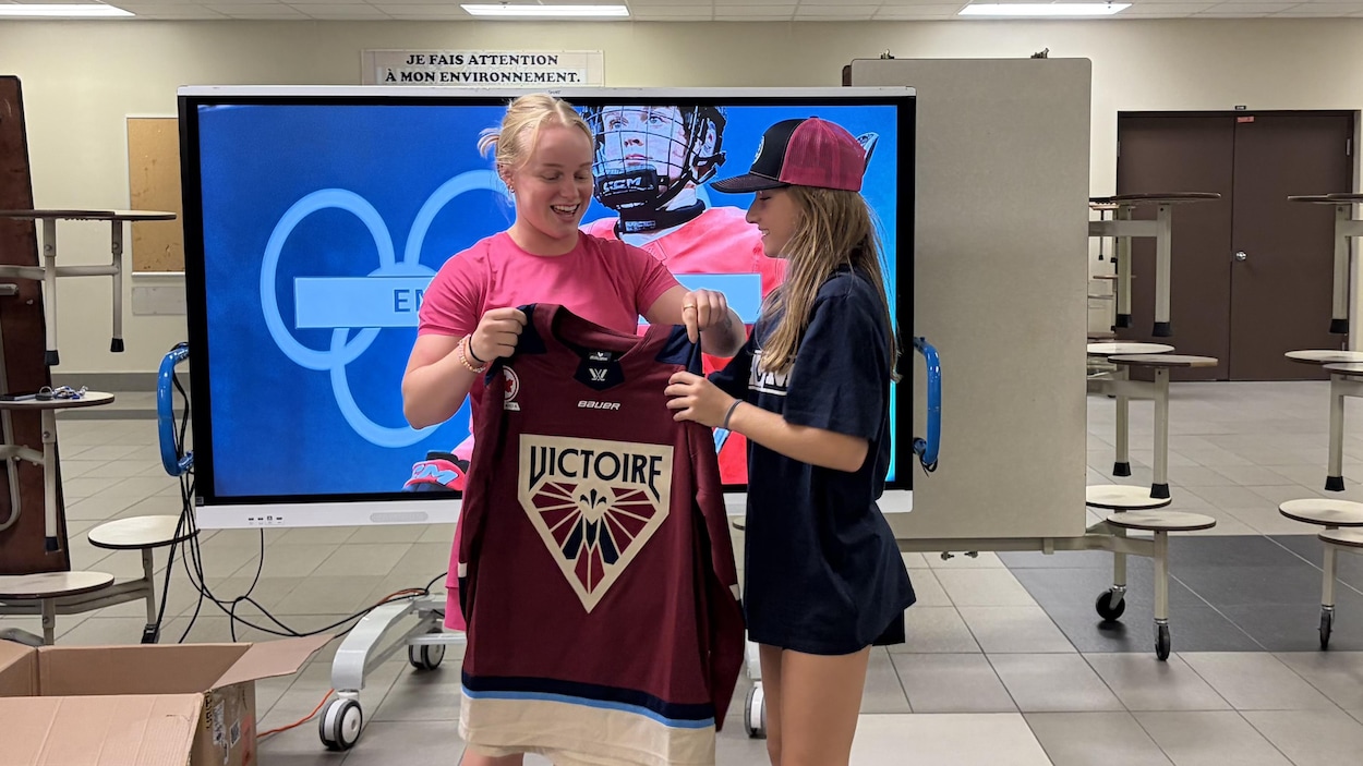 Un camp de hockey féminin couru avec Emma Maltais