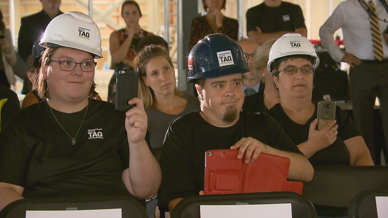 Des employés du Groupe TAQ