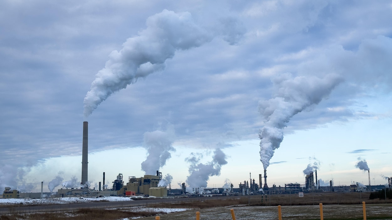 Cinq producteurs des sables bitumineux dénoncent la lenteur de l’accord énergétique