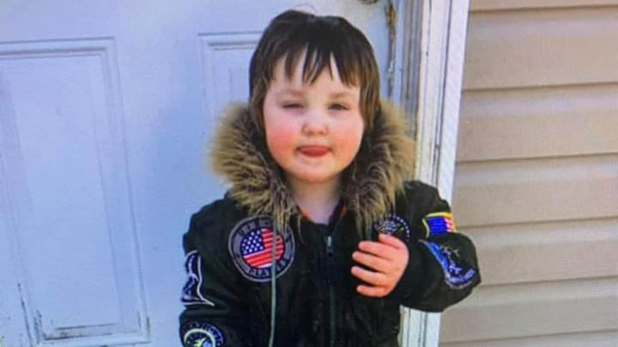 Photo d'un enfant de trois ans.