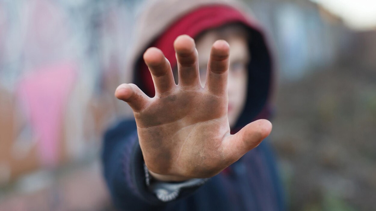 Un enfant pauvre.