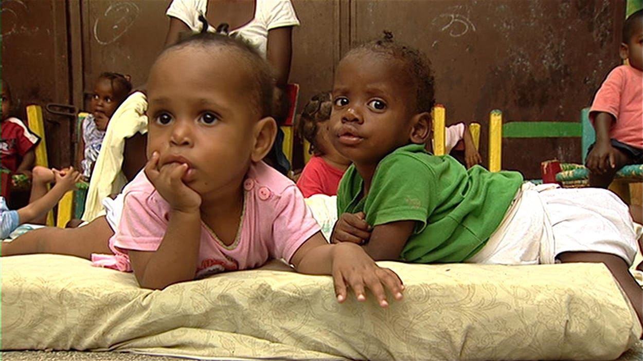 Des enfants dans un orphelinat en Haïti.