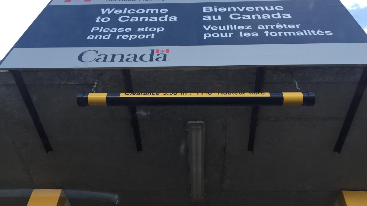 Une enseigne de l'Agence des services frontaliers du Canada.