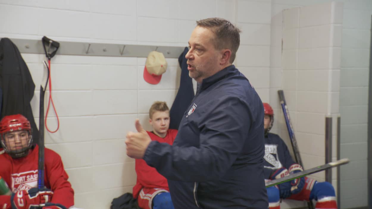 Entraîneur au hockey mineur pendant 40 ans