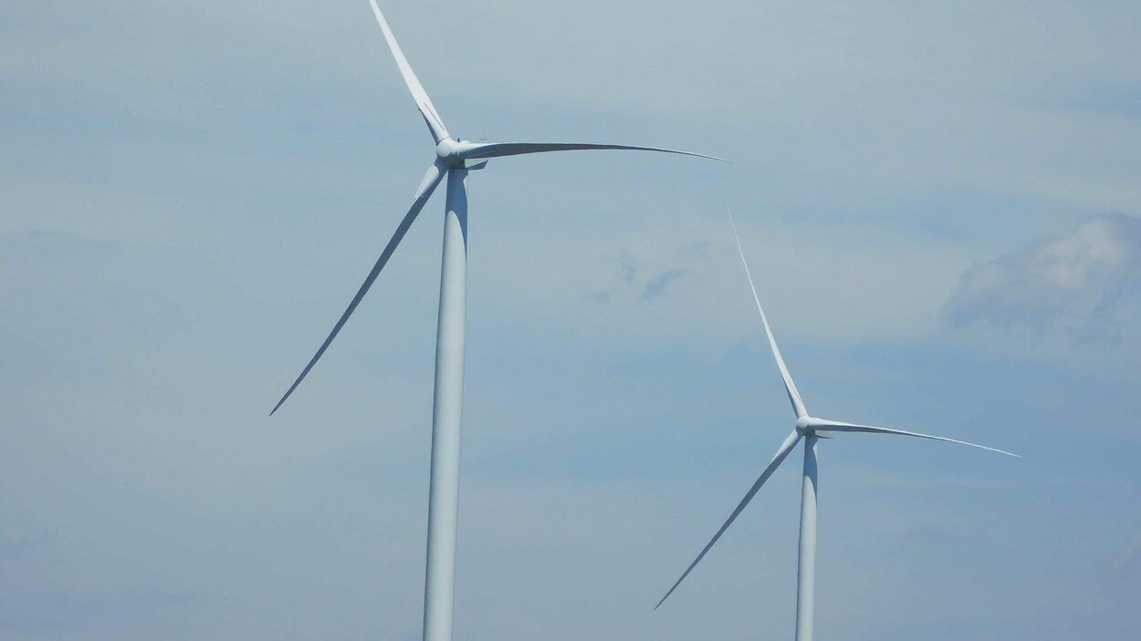 Deux éoliennes