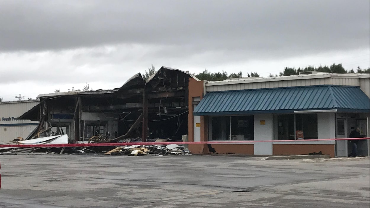 Photo du bâtiment après avoir été ravagé par les flammes. Photo du bâtiment après avoir été ravagé par les flammes.