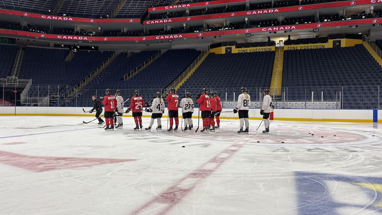 L’équipe canadienne féminine de hockey en ville pour une semaine
