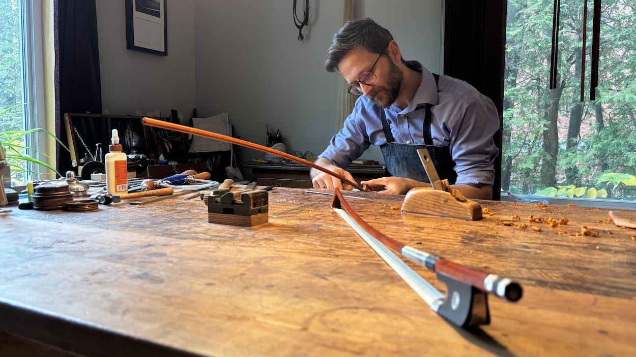 L’art silencieux du Sherbrookois Éric Gagné, l’un des derniers archetiers québécois