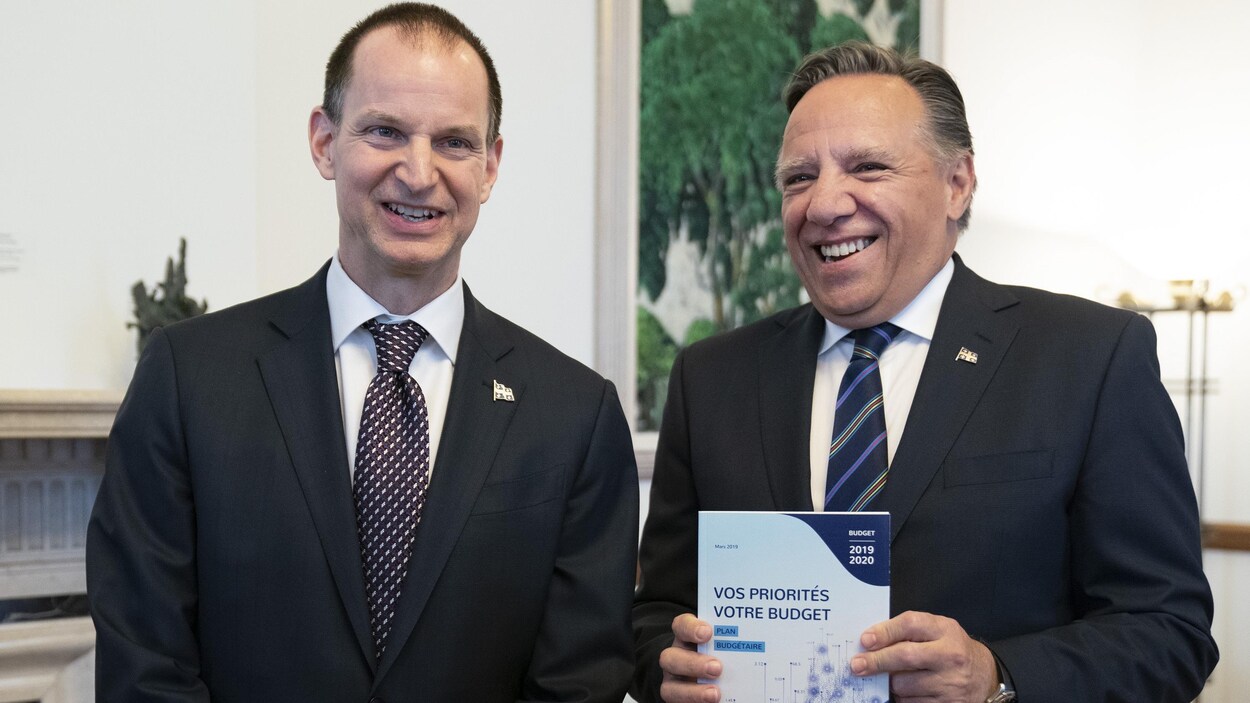 Le ministre des Finances, Eric Girard, en compagnie de François Legault.