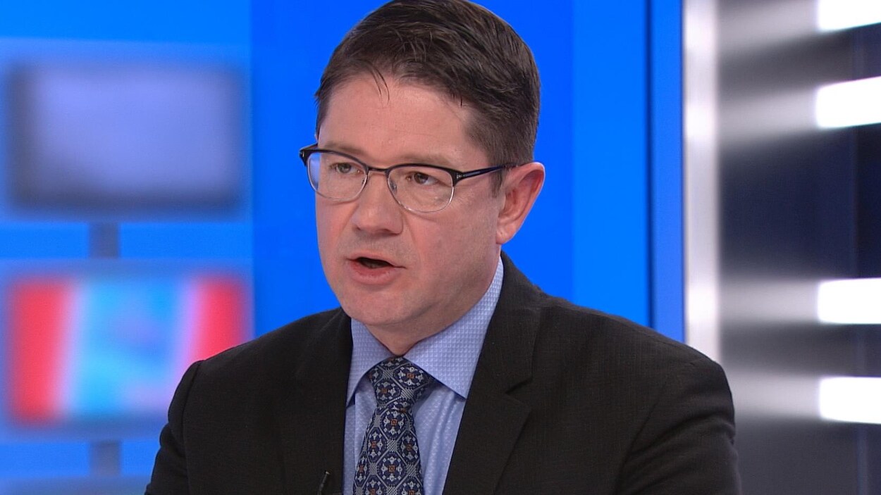 Gros plan d'Éric Martel.