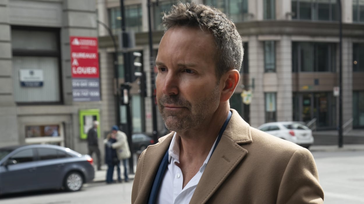 Portrait d'Éric Salvail.