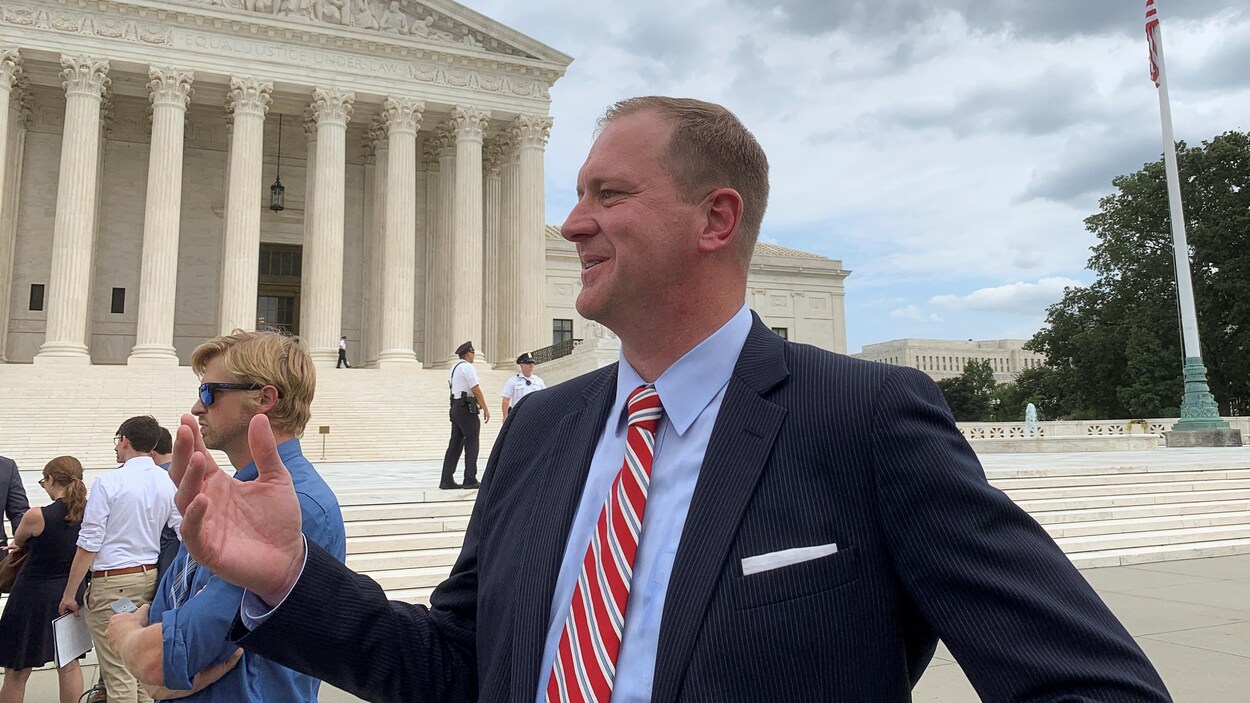 Eric Schmitt devant la Cour suprême de Washington.