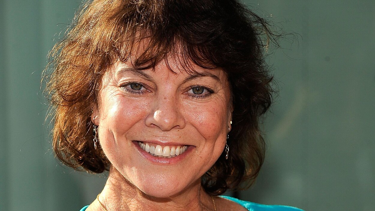 L'actrice Erin Moran sourit en prenant la pose lors d'un événement à Hollywood, en juin 2009.