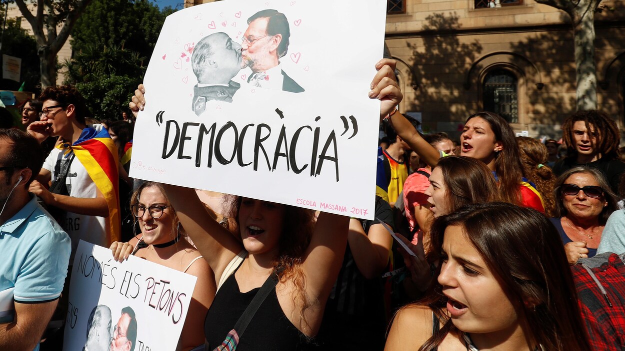 Selon Barcelone, le oui l'a emporté à 90 % lors du référendum d'indépendance de la Catalogne. Selon Barcelone, le oui l'a emporté à 90 % lors du référendum d'indépendance de la Catalogne.