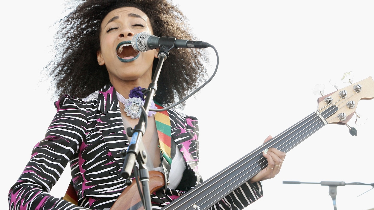 La musicienne américaine de jazz Esperanza Spalding La musicienne américaine de jazz Esperanza Spalding
