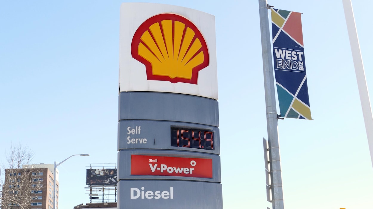 La fin de la taxe carbone entraînera-t-elle vraiment une baisse du prix de l’essence?