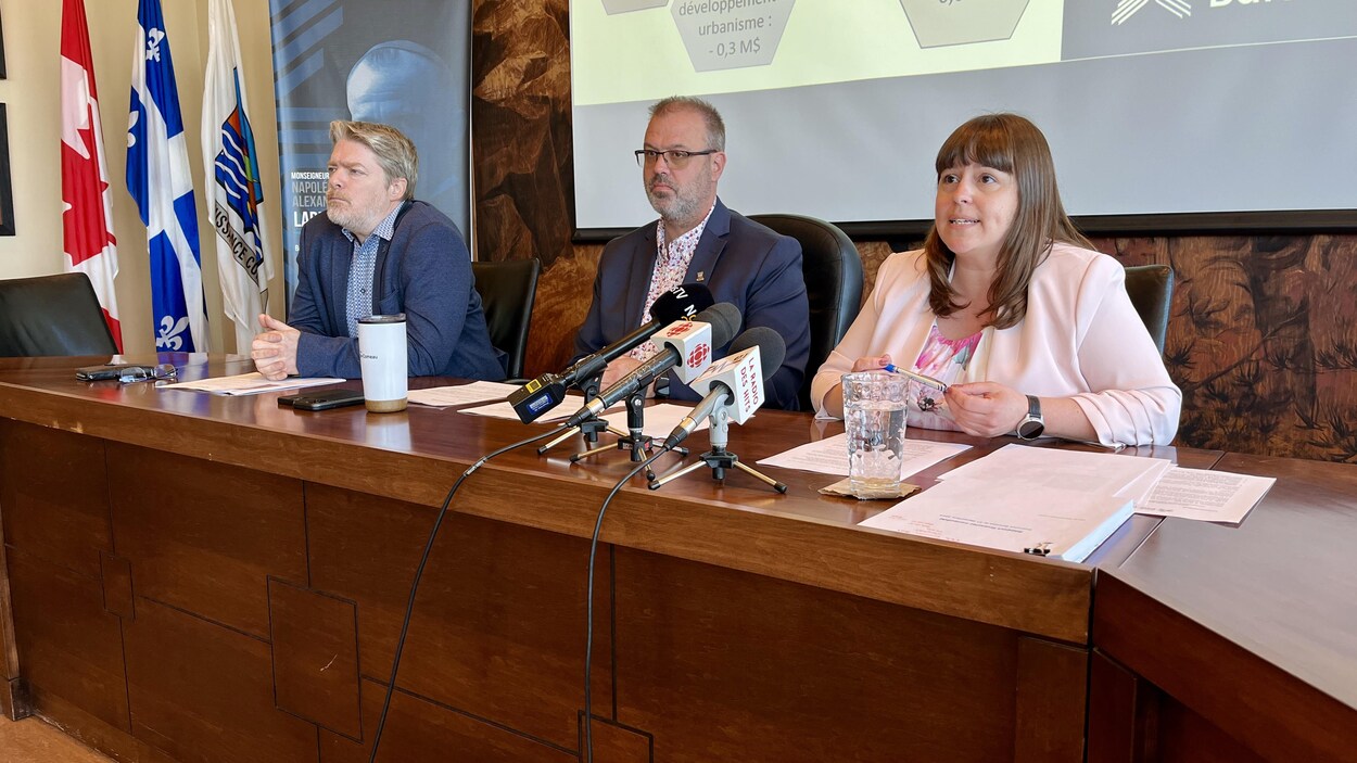 annonce un surplus de 6,1 M et une hausse de la dette