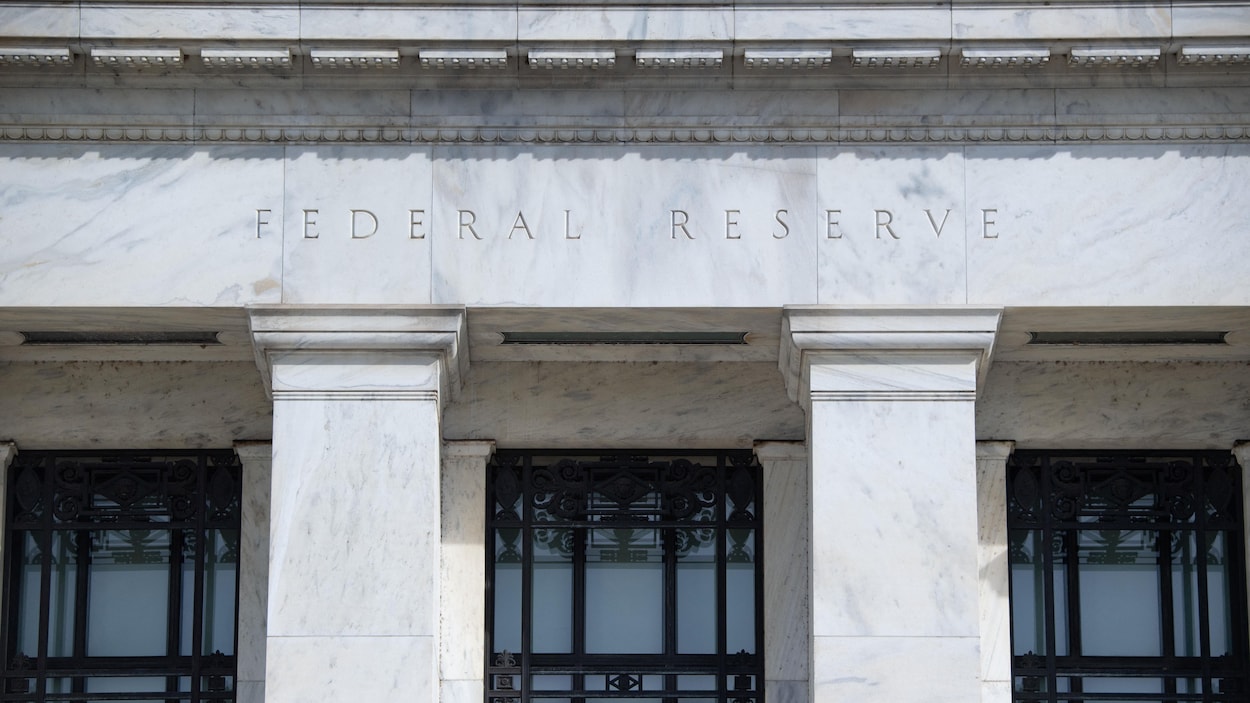 Malgré une inflation élevée, la Fed maintient ses taux