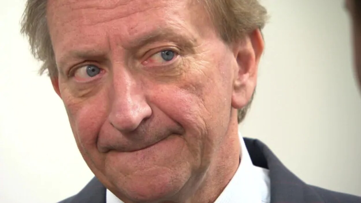 Eugene Melnyk soucieux.