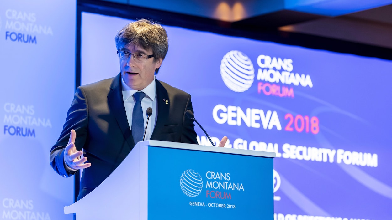 L'ex-leader catalan Carles Puigdemont lors d'une allocution en Suisse.