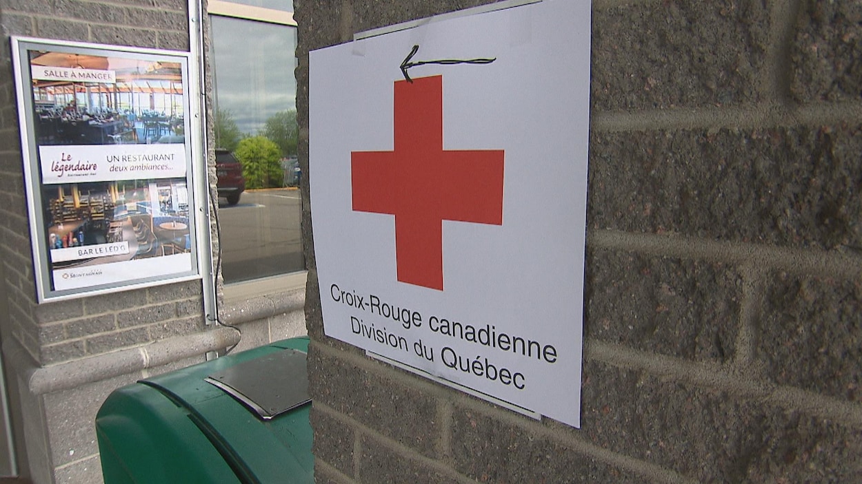 Le défi pour la Croix Rouge de nourrir les évacués Feux de forêt au Canada Radio Canada