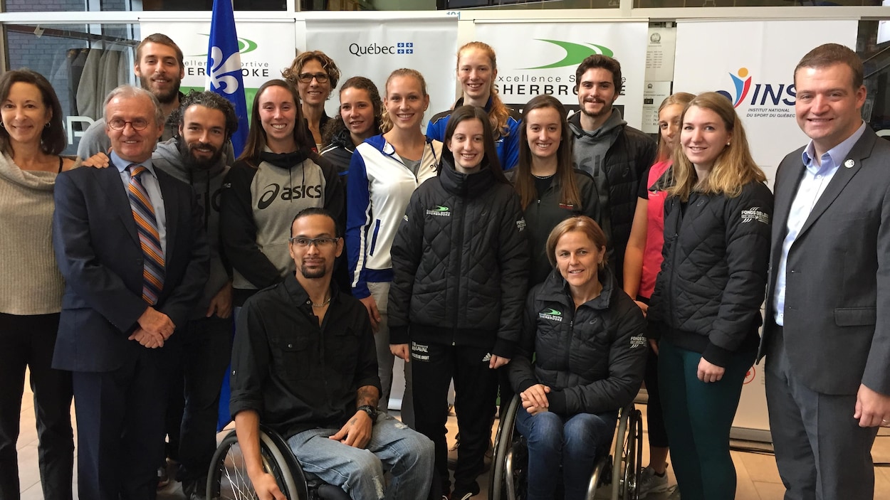 Le député Luc Fortin en compagnie d'athlètes soutenus par Excellence Sportive Sherbrooke. Le député Luc Fortin en compagnie d'athlètes soutenus par Excellence Sportive Sherbrooke.