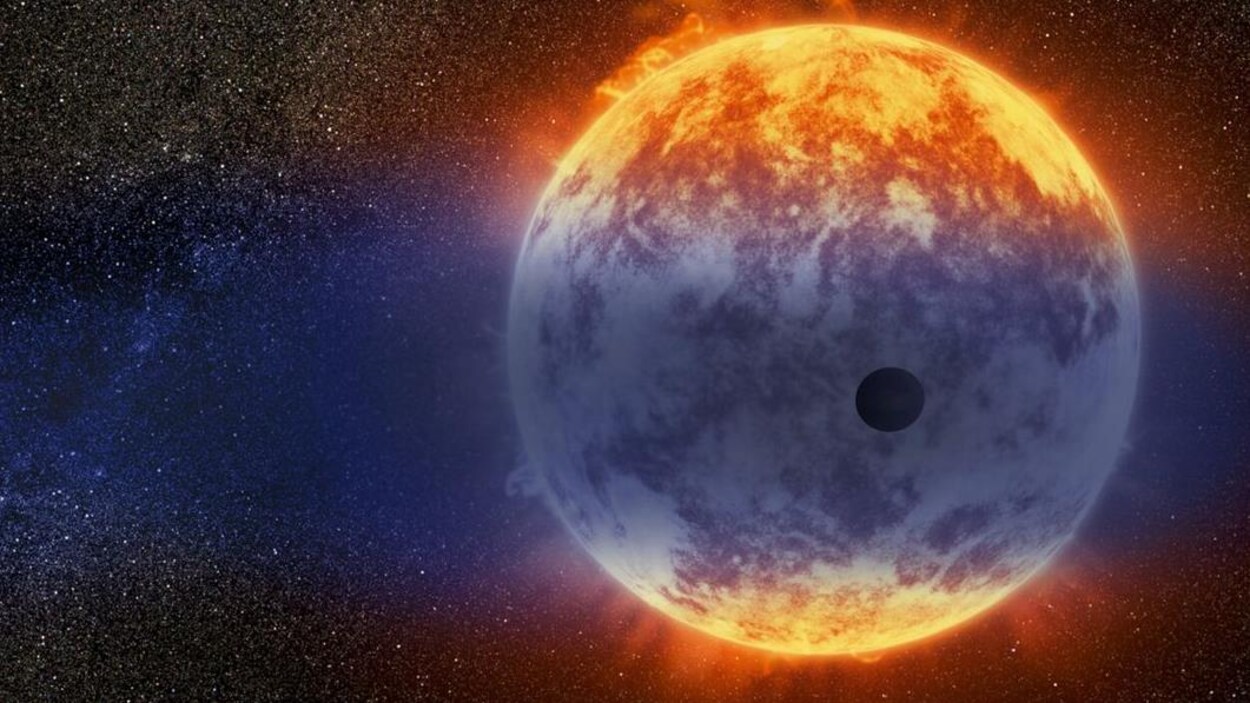 Illustration de l'exoplanète GJ 3470 b devant son étoile.