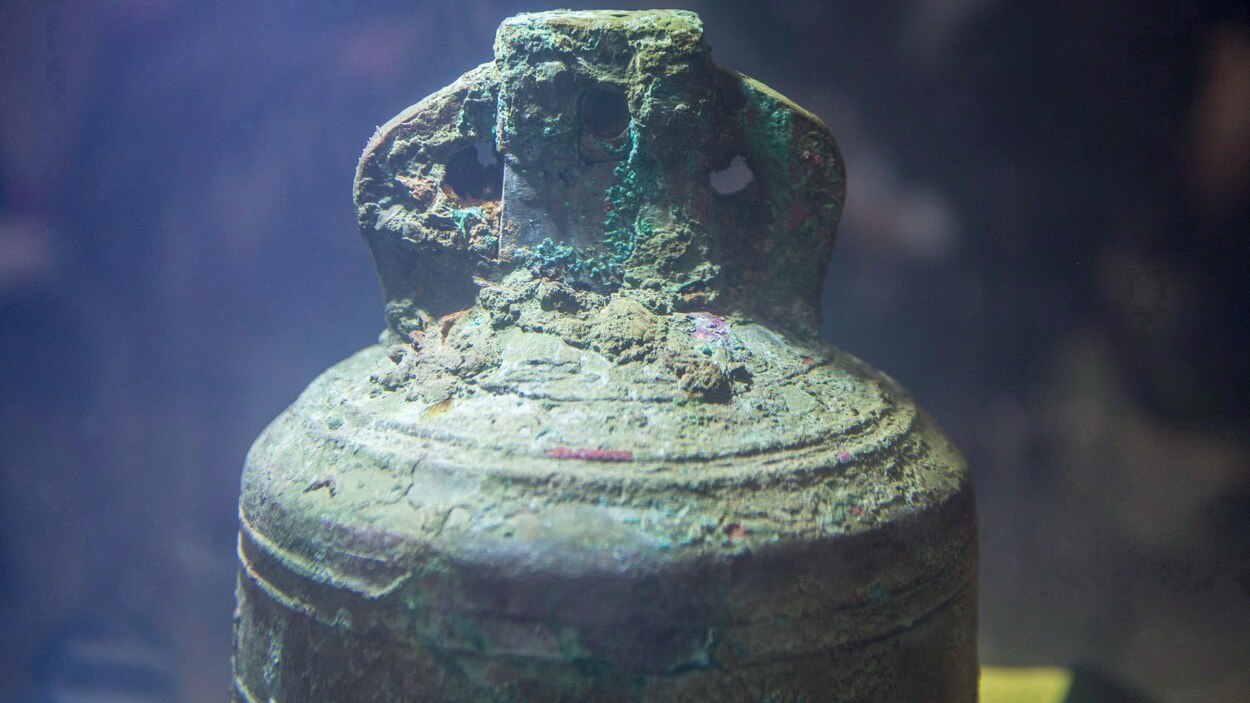 Une vieille cloche