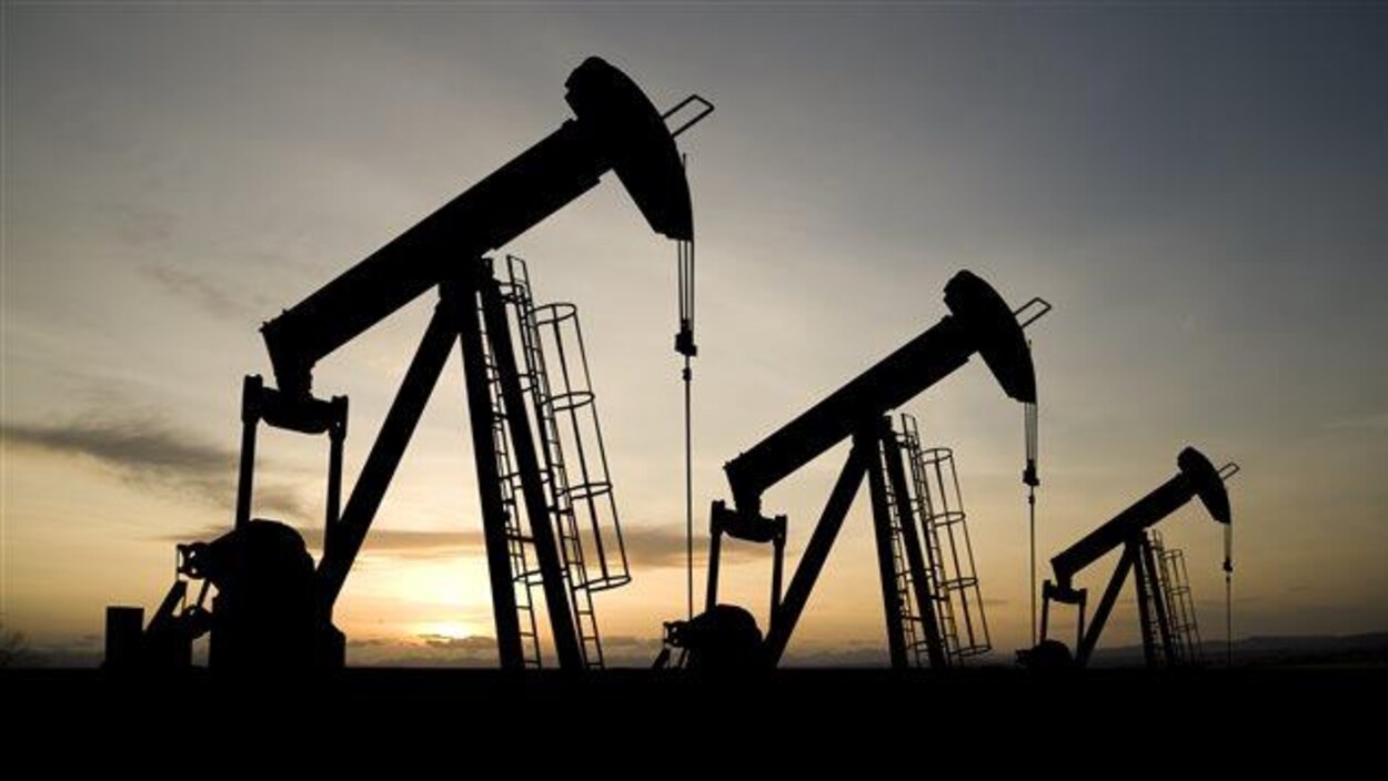 Des puits de pétrole