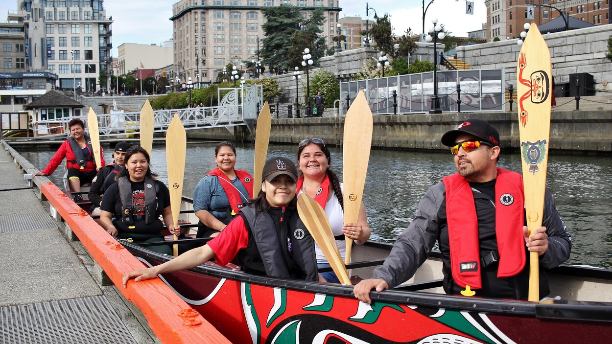 Apprendre l’histoire des Lekwungen au gré de l’eau et de sculptures à