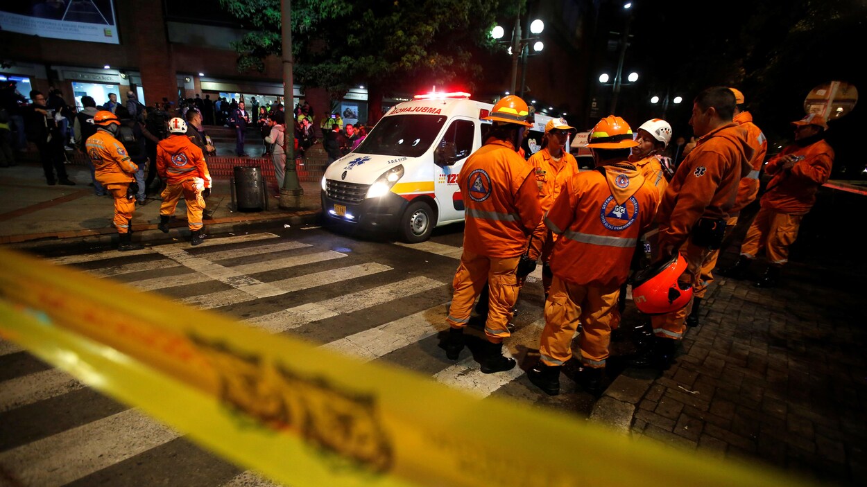 Les autorités se sont déplacées en grand nombre au centre commercial Andino où a retenti l'explosion. Les autorités se sont déplacées en grand nombre au centre commercial Andino où a retenti l'explosion.