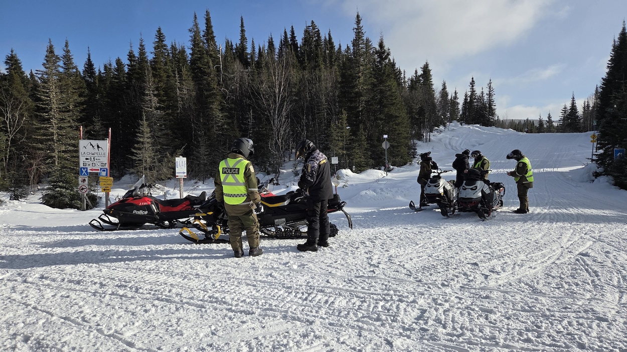 16 motoneigistes expulsés des sentiers sur les monts Valin