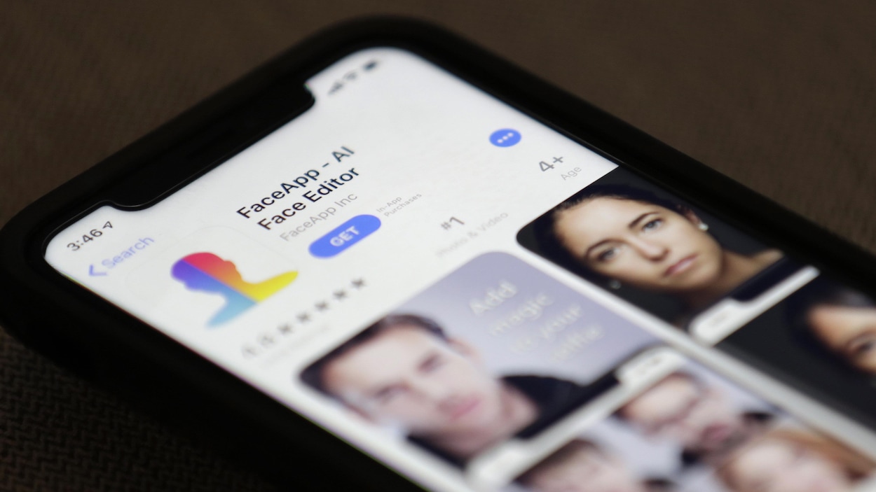 Le téléchargement de l'application FaceApp est proposé sur un écran de téléphone.