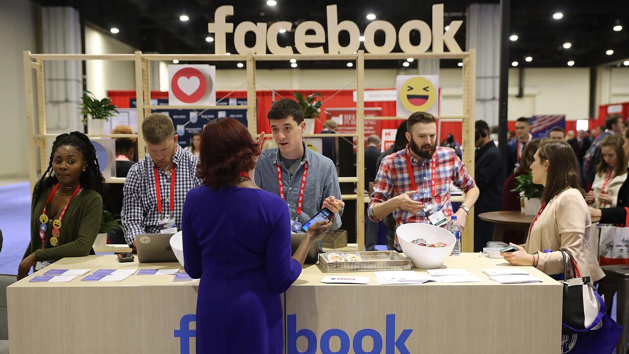 Facebook a installé un kiosque à la CPAC, conférence qui réunit les conservateurs américains. Facebook a installé un kiosque à la CPAC, conférence qui réunit les conservateurs américains.