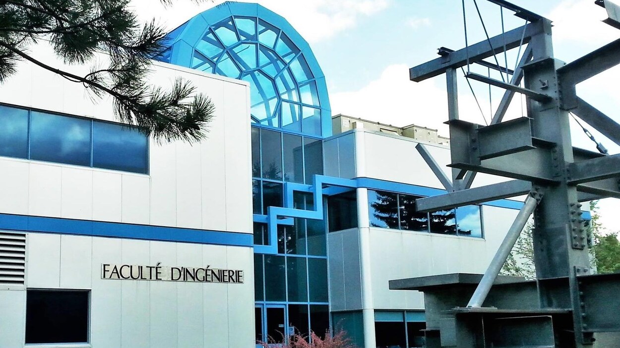 Des examens en anglais à l'Université de Moncton | Radio-Canada.ca