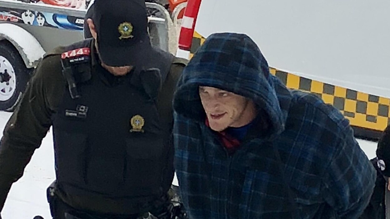 Jean-Bernard Bernier fait face à deux chefs d'accusation en lien avec l'incendie du 435-437 rue Taschereau Est à Rouyn-Noranda. Jean-Bernard Bernier fait face à deux chefs d'accusation en lien avec l'incendie du 435-437 rue Taschereau Est à Rouyn-Noranda.