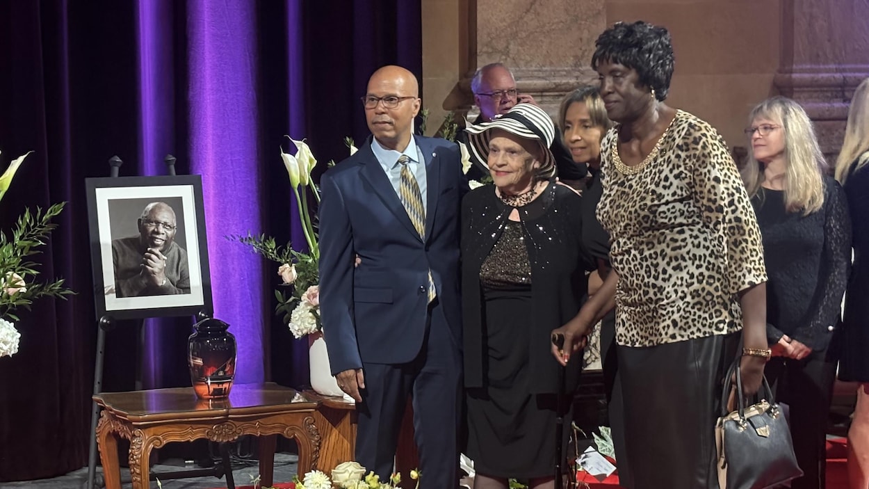 Extraordinaire et humain : Oliver Jones salué lors d’une chapelle ardente à Montréal
