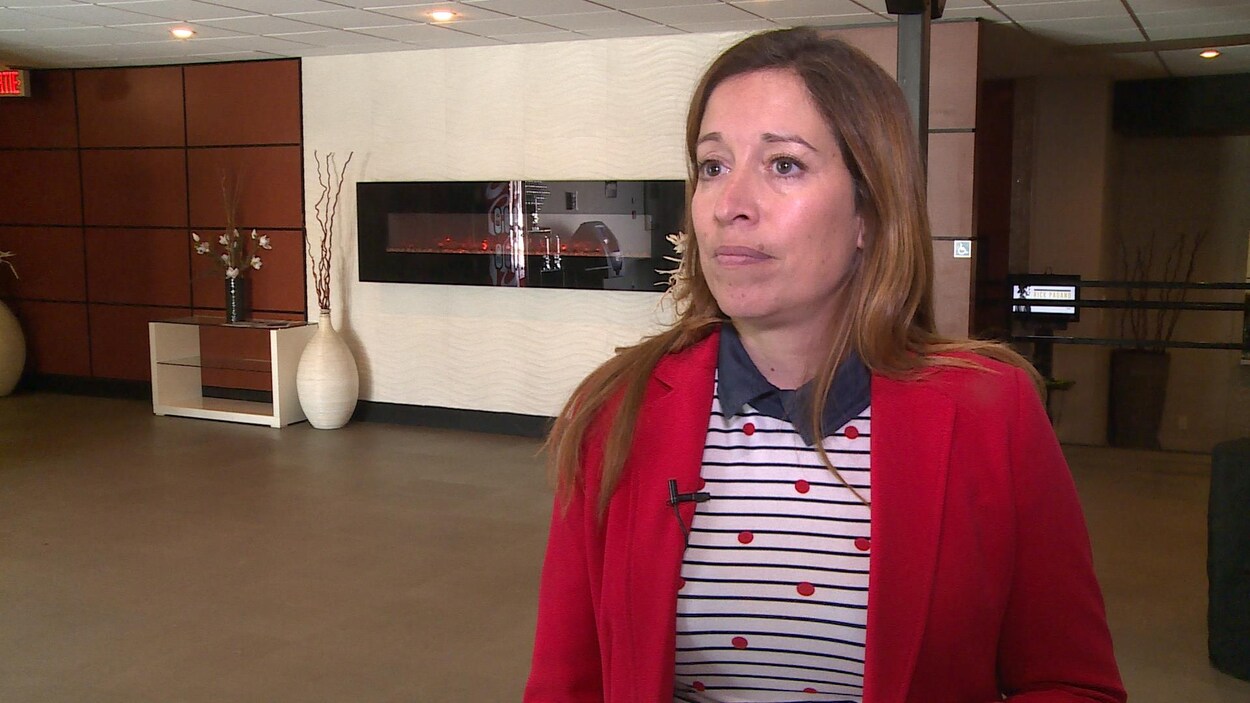 Madame Dagenais au Centre des congrès de Sept-Îles.