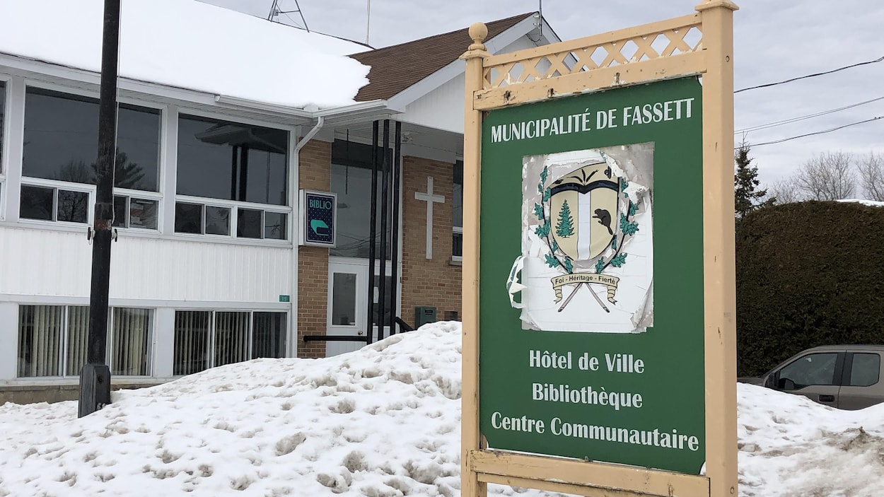 Le nouveau maire de Fassett, François Clermont, a de grands souliers à