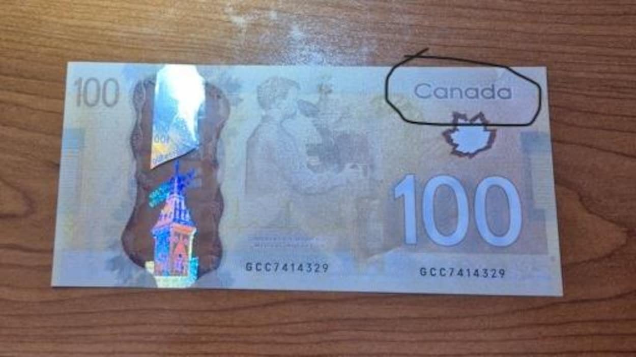 De faux billets de 20 et 100 dollars en circulation, la police enquête