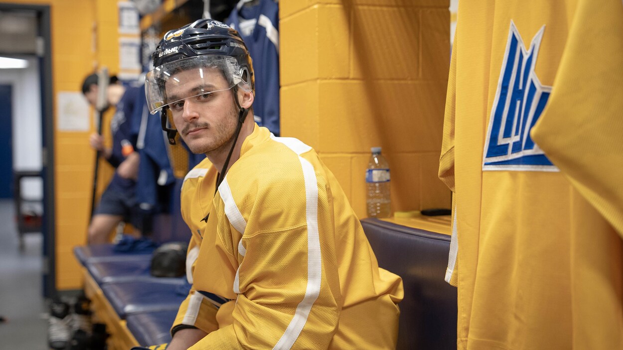 Félix Lacerte, étudiant, hockeyeur et proche aidant