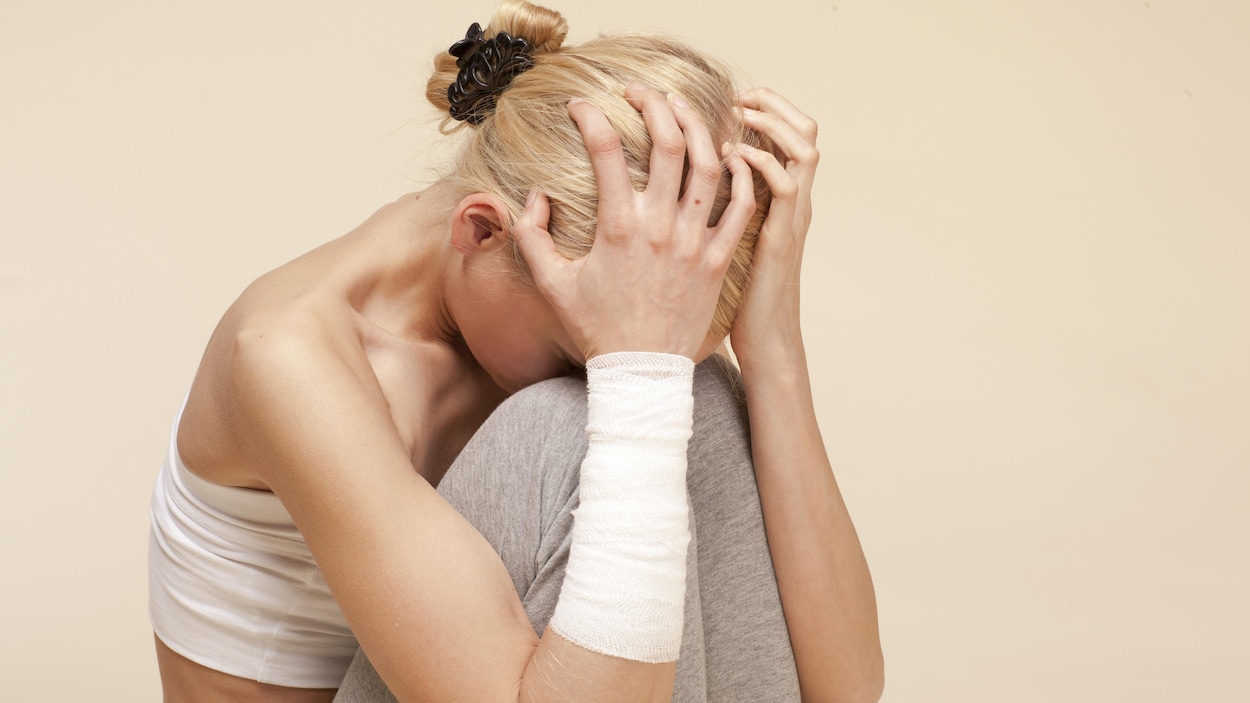 De plus en plus de filles s’infligent des blessures corporelles, selon une étude