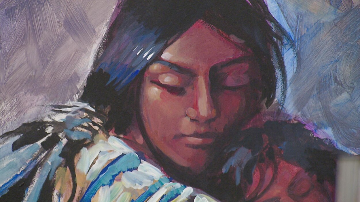 une peinture avec un visage de femme autochtone et son enfant dans les bras