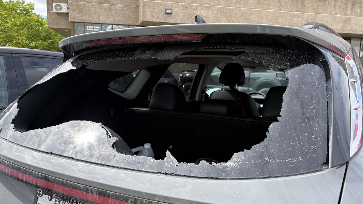 Des méfaits sur une deuxième voiture près de Place du Saguenay