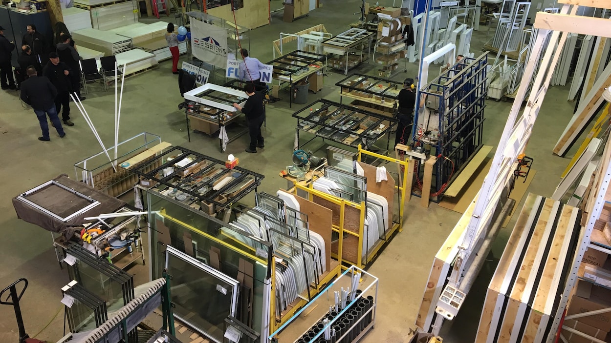 Une usine de portes et fenêtres.