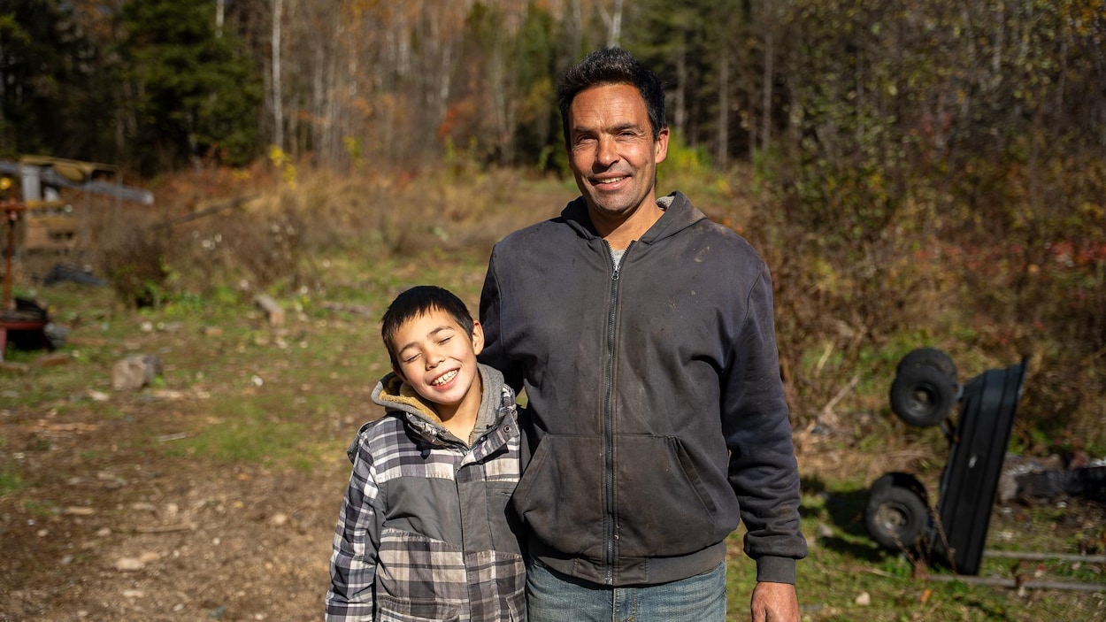 Un père et son fils unis par l’agriculture après un retour à la terre