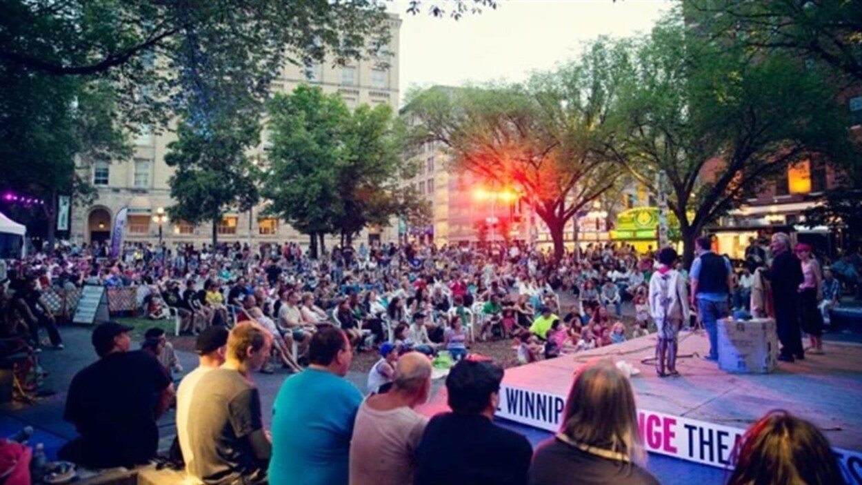 Le festival Fringe de Winnipeg dans le quartier de la Bourse.