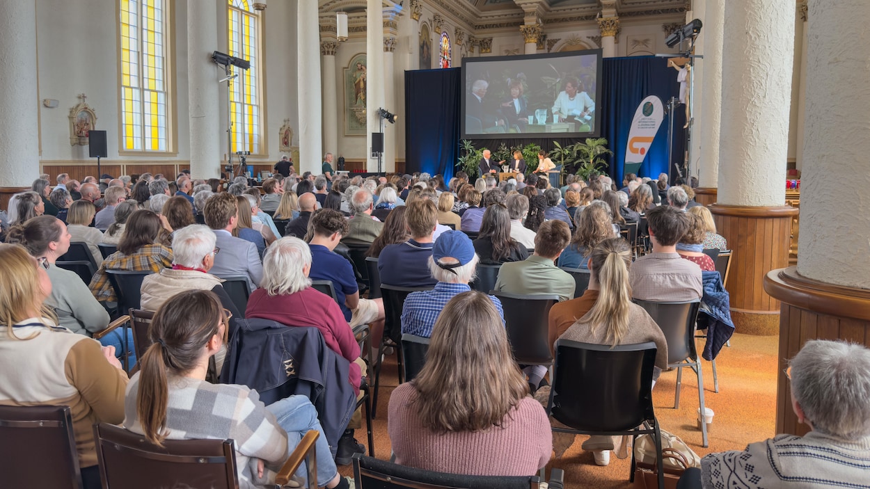 Grands médias cherchent avenir, réseaux sociaux s’abstenir