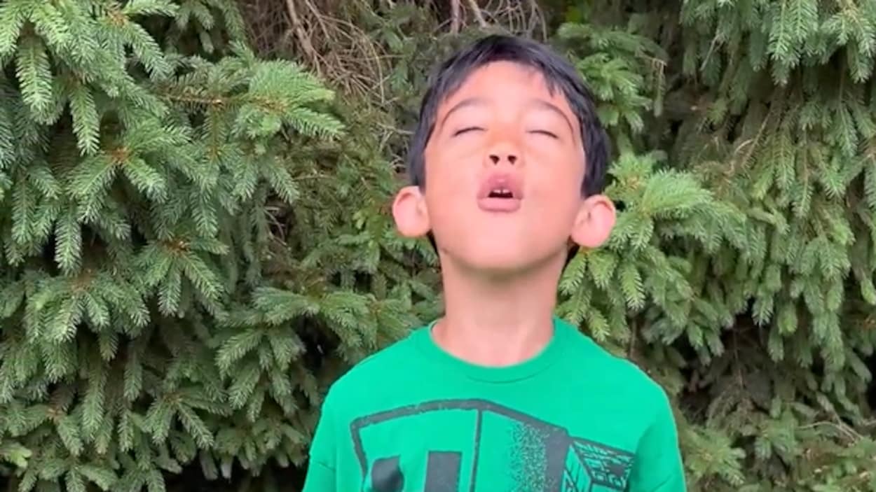 Pourquoi ces enfants hurlent-ils comme des loups?