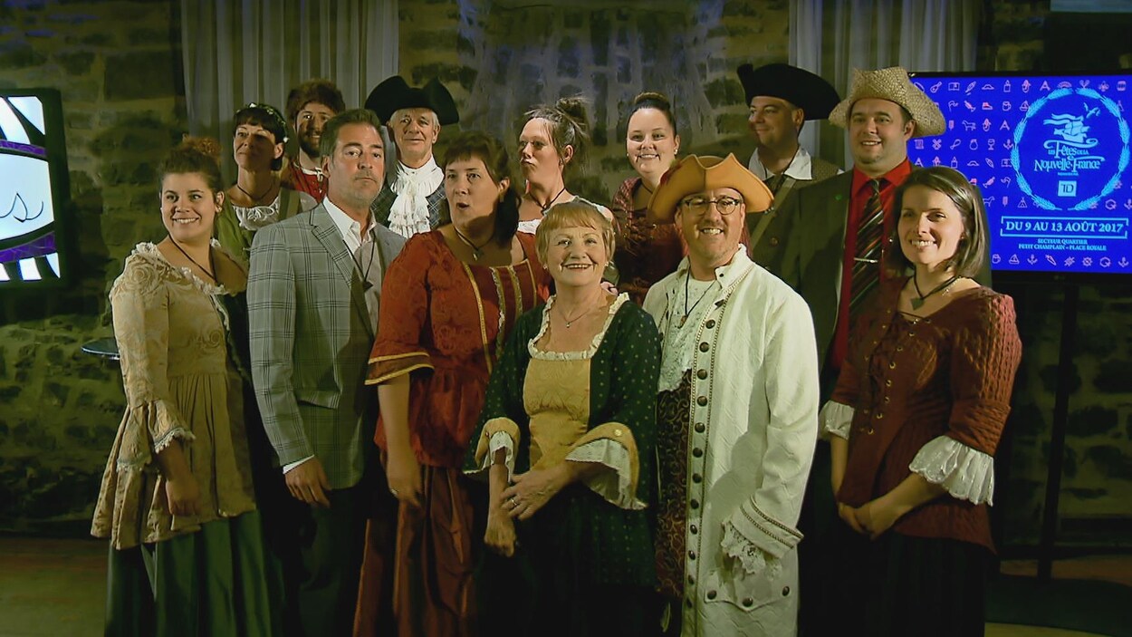Participants des Fêtes de la Nouvelle-France en costume d'époque Participants des Fêtes de la Nouvelle-France en costume d'époque